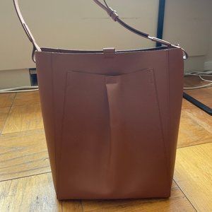 Everlane Italian Leather Studio Bag in Cognac - NWOT